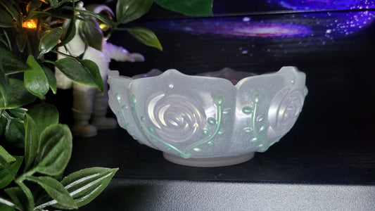 Moonlit Frost Rose Bowl – Translucent Resin Dish with Pearl Glow & Vines